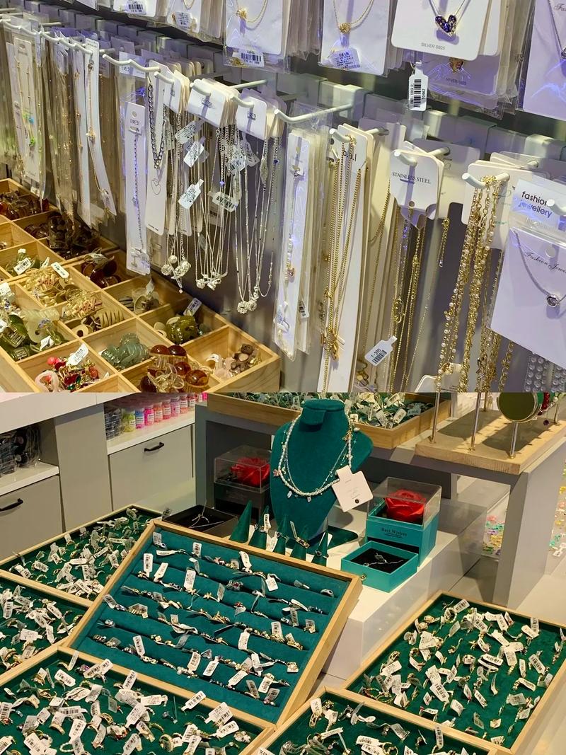 义乌小商品集合店来滨江道啦.